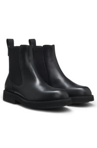 Chelsea boots in leather with logo pull-tab, Black