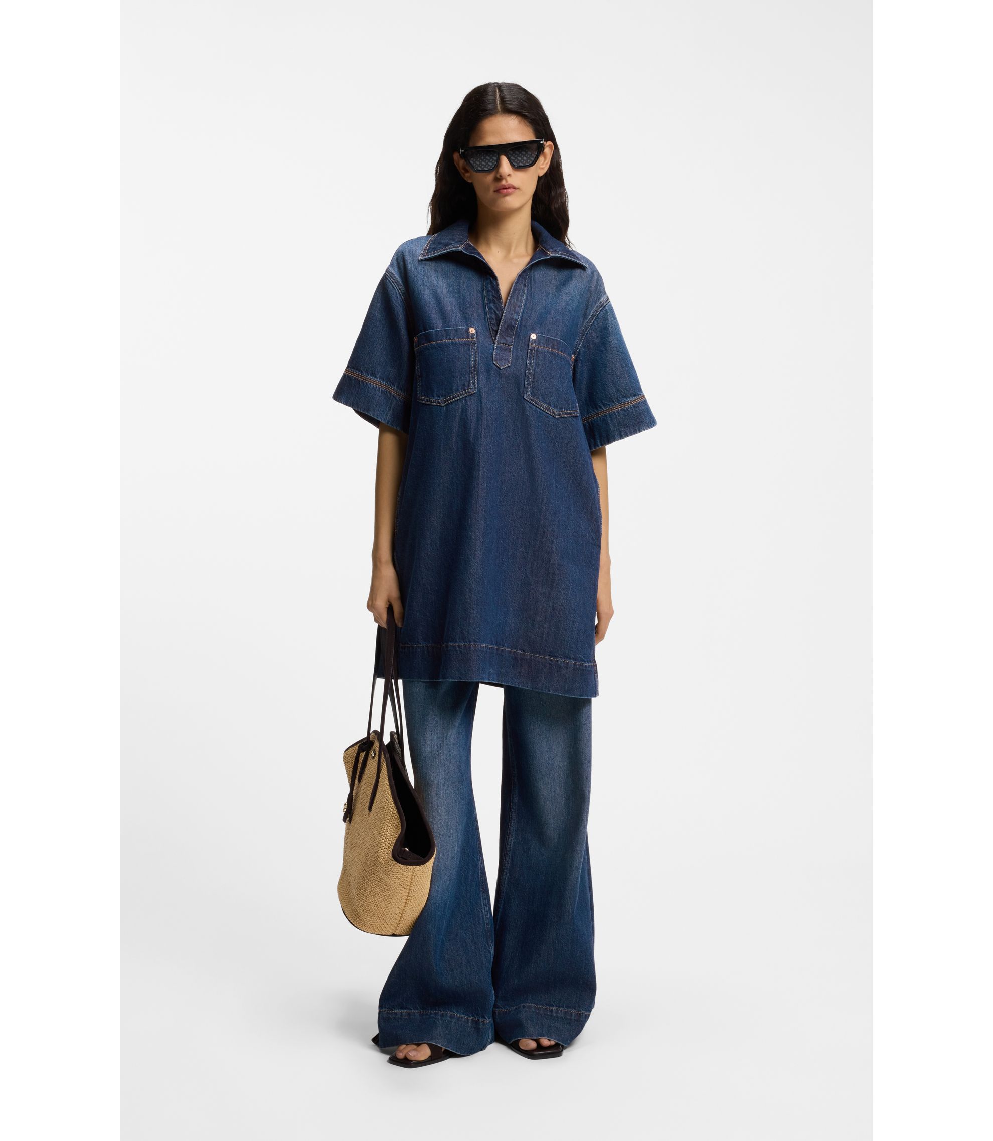 Kleid aus blauem Denim mit Johnny-Kragen