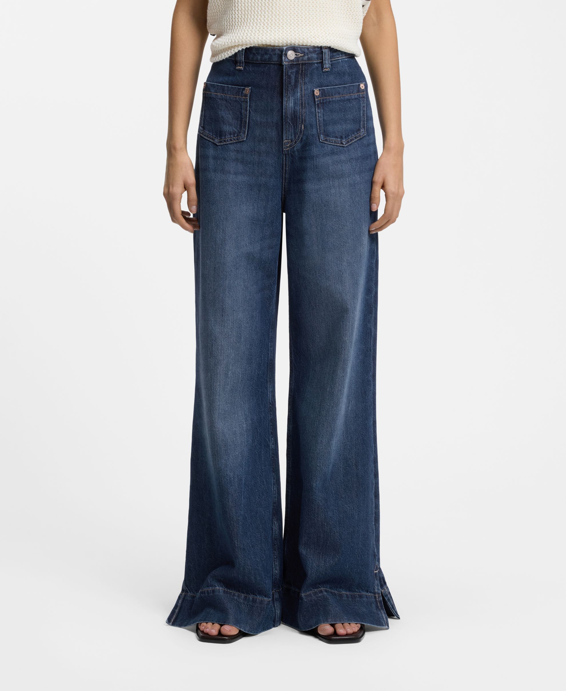 Ausgestellte Jeans aus blauem Denim