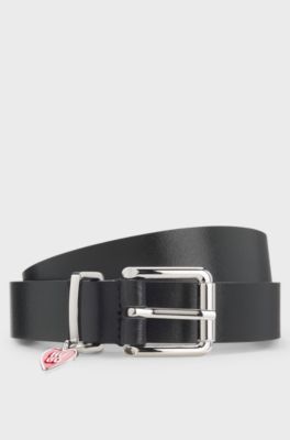Ceinture en cuir italien avec passant orn&eacute; d&rsquo;une breloque logo empil&eacute;e, Noir