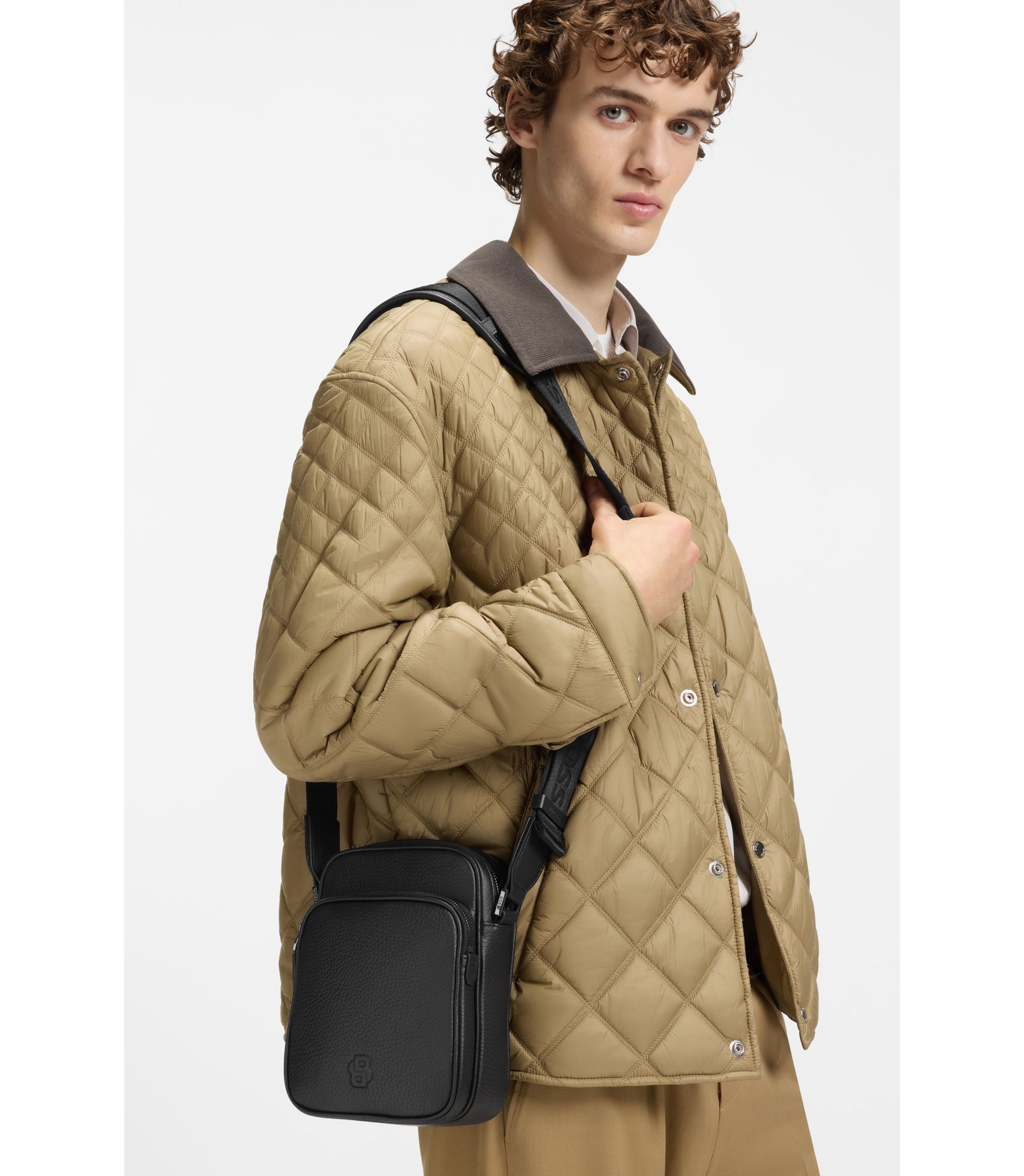 BOSS - イタリアンレザー レポーターバッグ Double Bモノグラム - ブラック