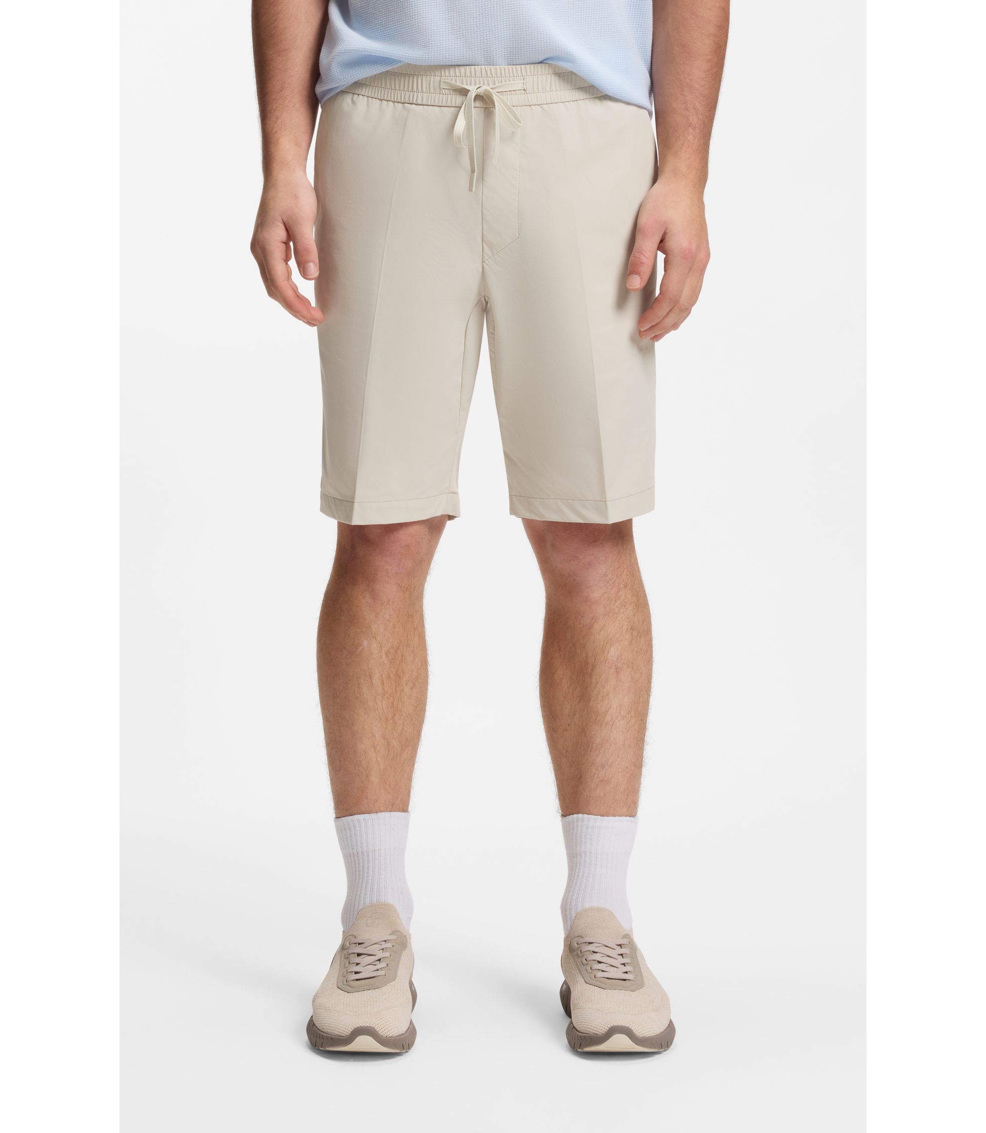 Regular-Fit Shorts aus wasserabweisendem und schnelltrocknendem Twill