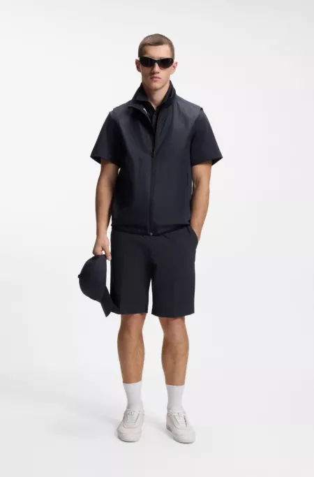 Regular-Fit Shorts aus wasserabweisendem und schnelltrocknendem Twill