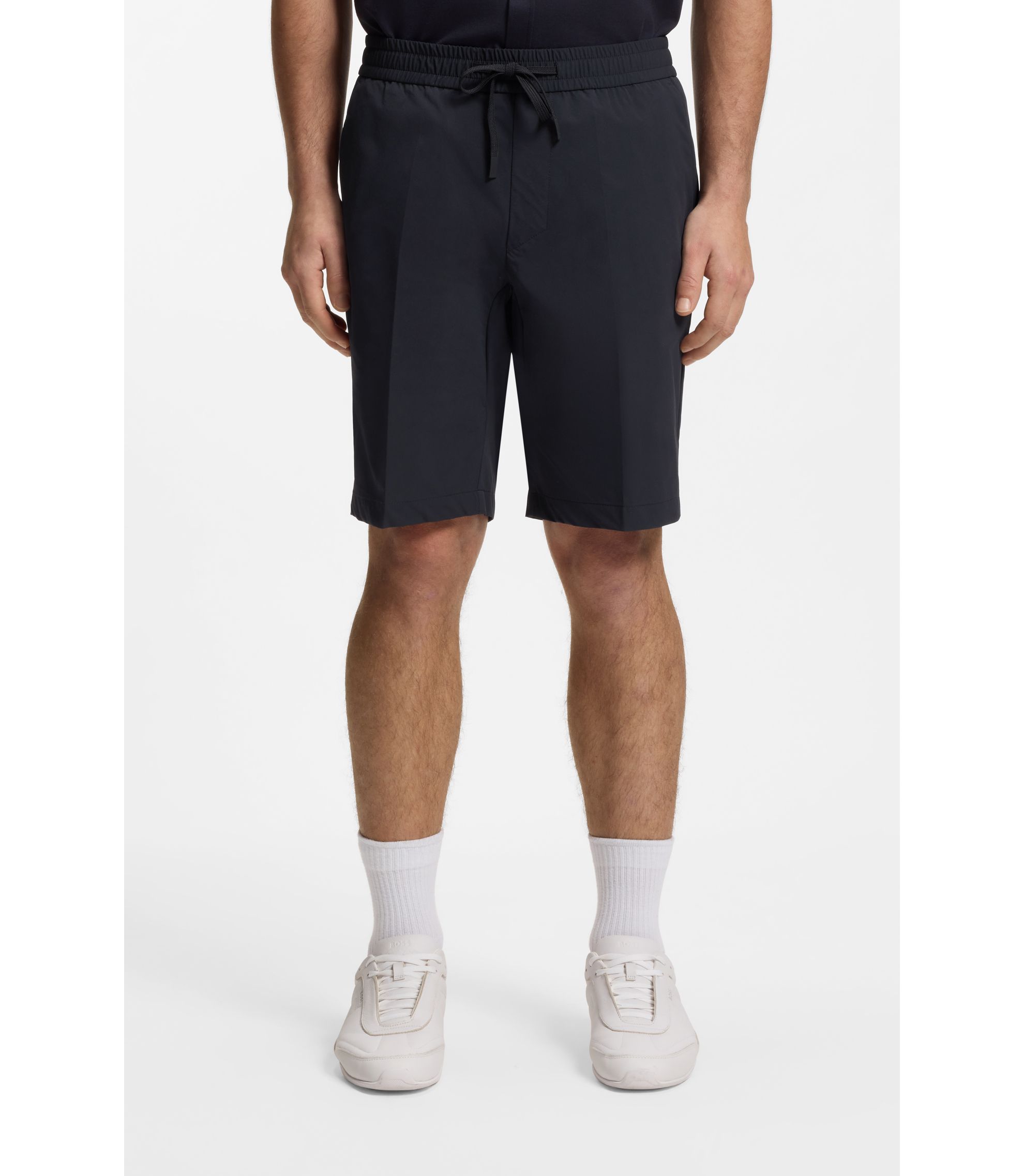 Regular-Fit Shorts aus wasserabweisendem und schnelltrocknendem Twill