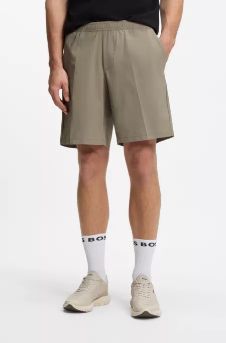 Water-repellent shorts with quick-dry performance