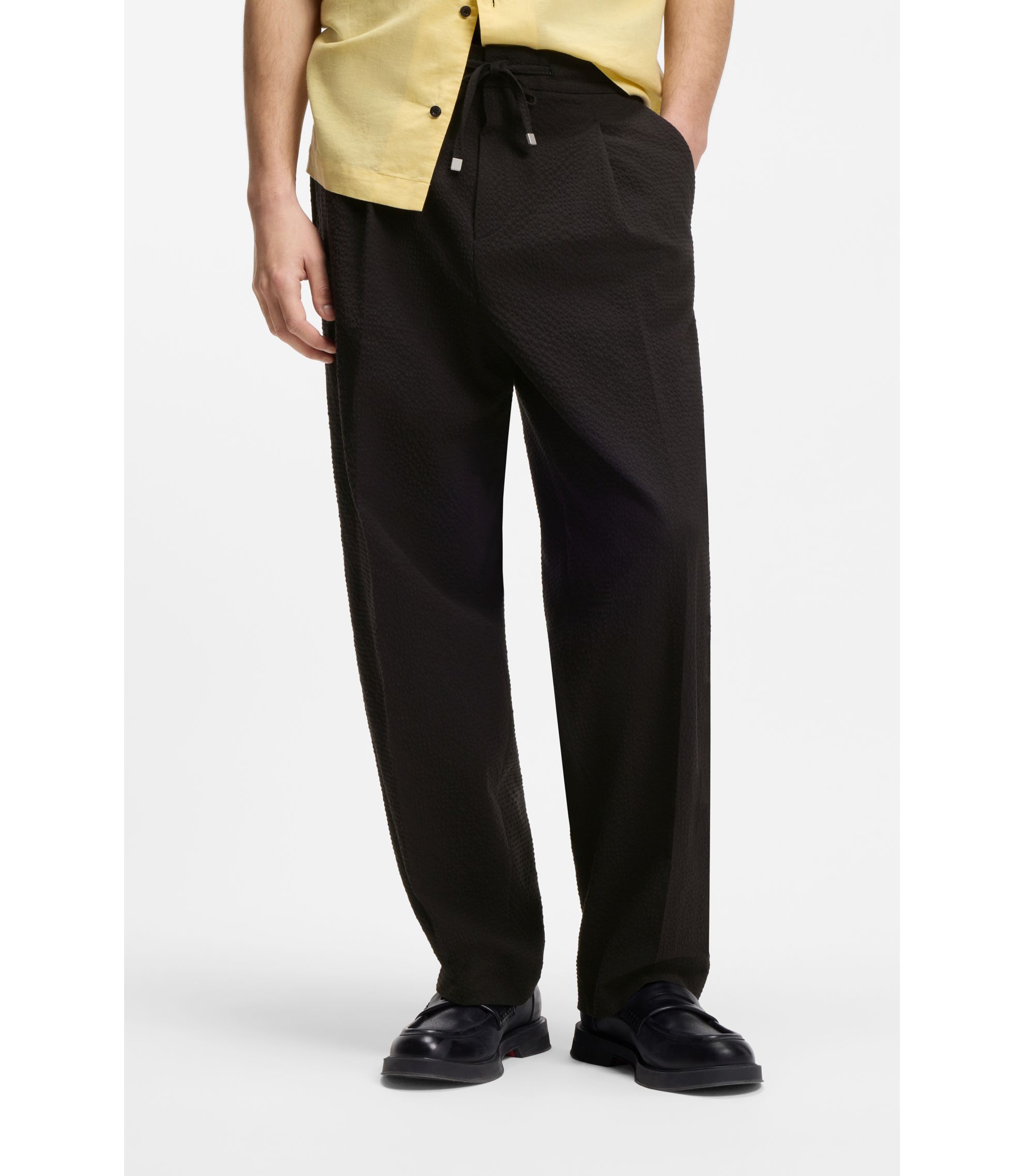 Modern-Fit Hose aus Stretch-Baumwolle mit Seersucker-Struktur