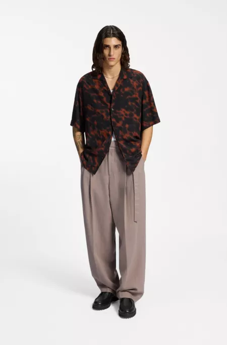 Fashion-Fit Hose mit Bundfalten und Gürtel-Detail