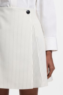 Jupe courte portefeuille en rayures tennis, Rayures blanches
