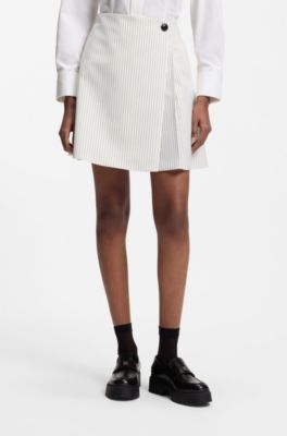 Jupe courte portefeuille en rayures tennis, Rayures blanches