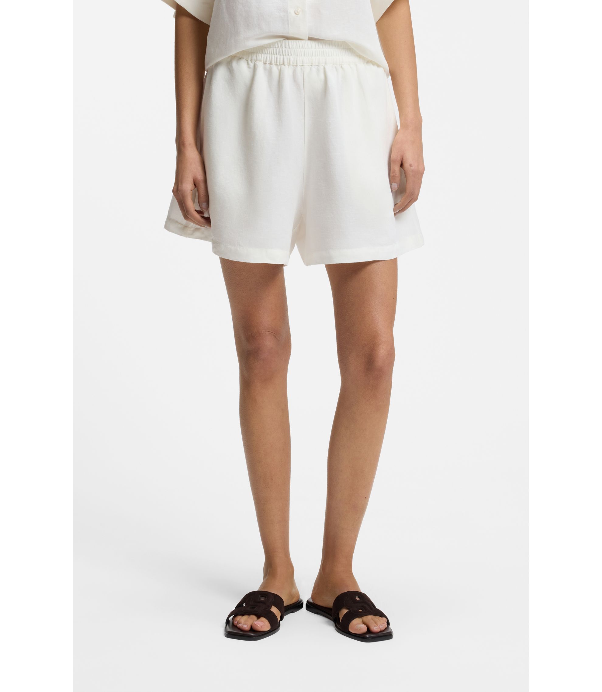 Relaxed-Fit Shorts mit Logo-Stickerei