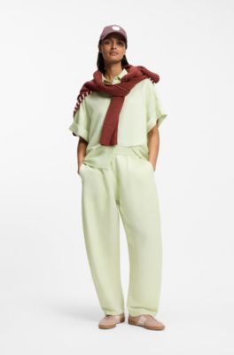 Blus i regular fit med upprullade &auml;rmslut, Ljusgr&ouml;n