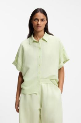 Blus i regular fit med upprullade &auml;rmslut, Ljusgr&ouml;n