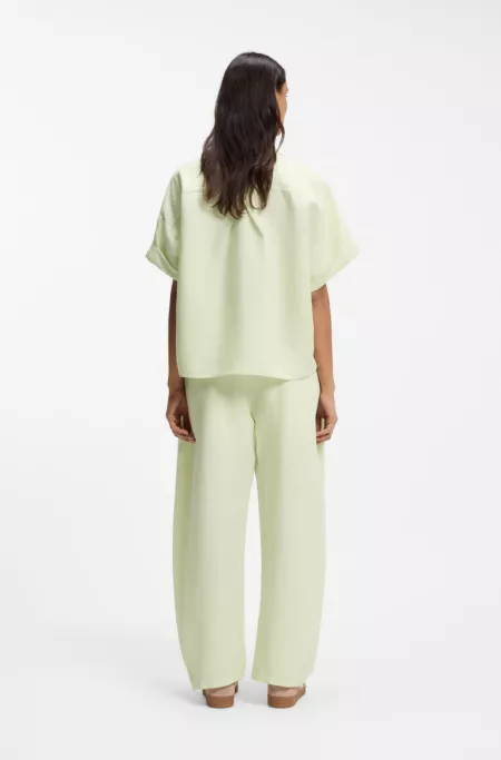 Regular-fit blouse with rolled cuffs