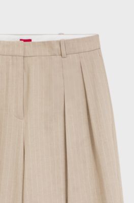 Pantalones regular fit en algod&oacute;n con una raya diplom&aacute;tica brillante, Beige