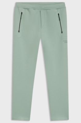 Bas de surv&ecirc;tement de la collection Porsche&nbsp;x&nbsp;BOSS avec logo r&eacute;fl&eacute;chissant ton sur ton, Chaux