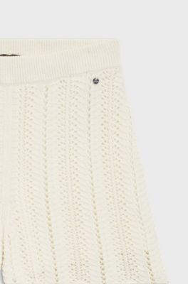 Short en coton m&eacute;lang&eacute; tricot&eacute; avec structure ondul&eacute;e, Naturel