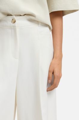 Pantaloni bermuda con pieghe sulla parte anteriore, Bianco