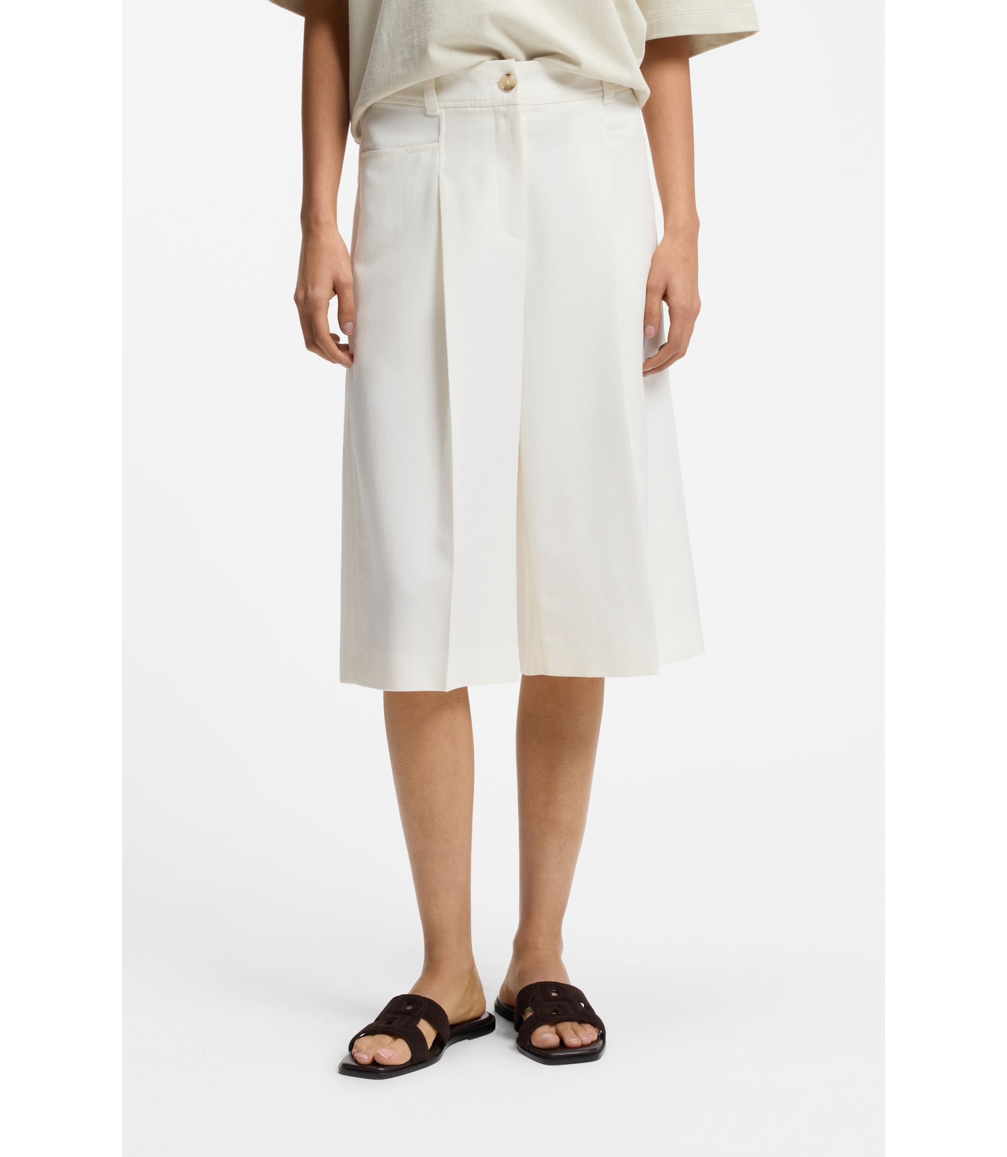 Bermuda-Hose mit Bundfalten vorne