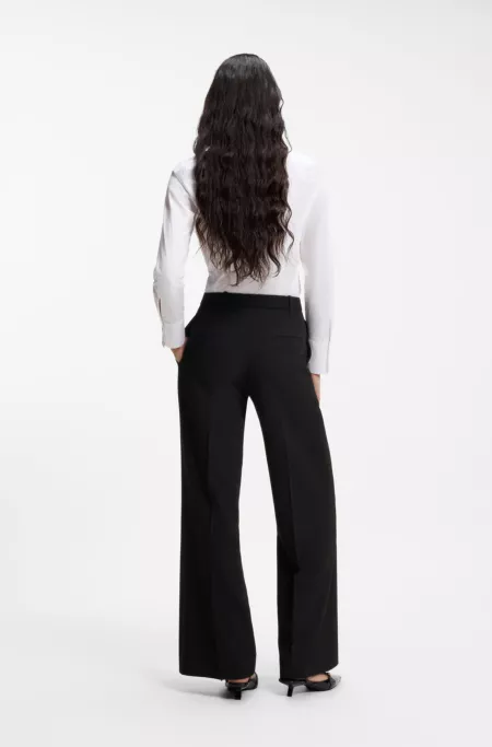 Regular-fit trousers in stretch seersucker