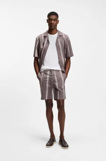 Stretch-cotton shorts with printed pattern