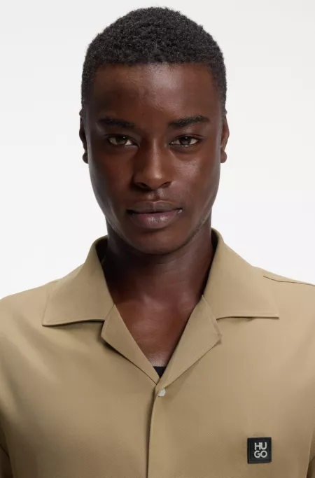 Camisa oversize fit con detalle de logo apilado