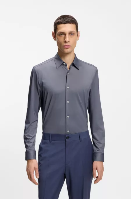 Camisa slim fit en tejido elástico técnico con estructura