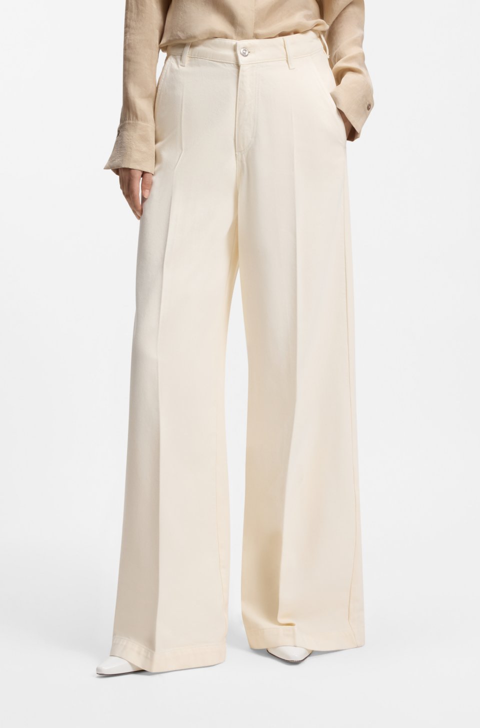 Wide-leg jeans in cream denim with front crease