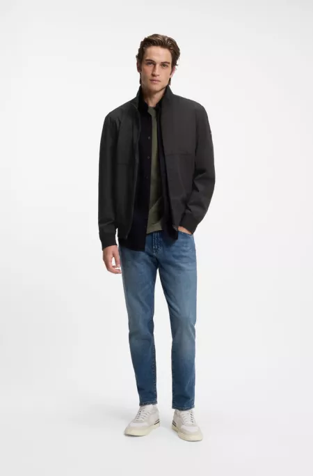 Water-repellent softshell jacket with detachable sleeves