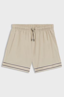 Badeshorts mit Tunnelzug aus Stretch-Gewebe und Bandbesatz, Hellbeige
