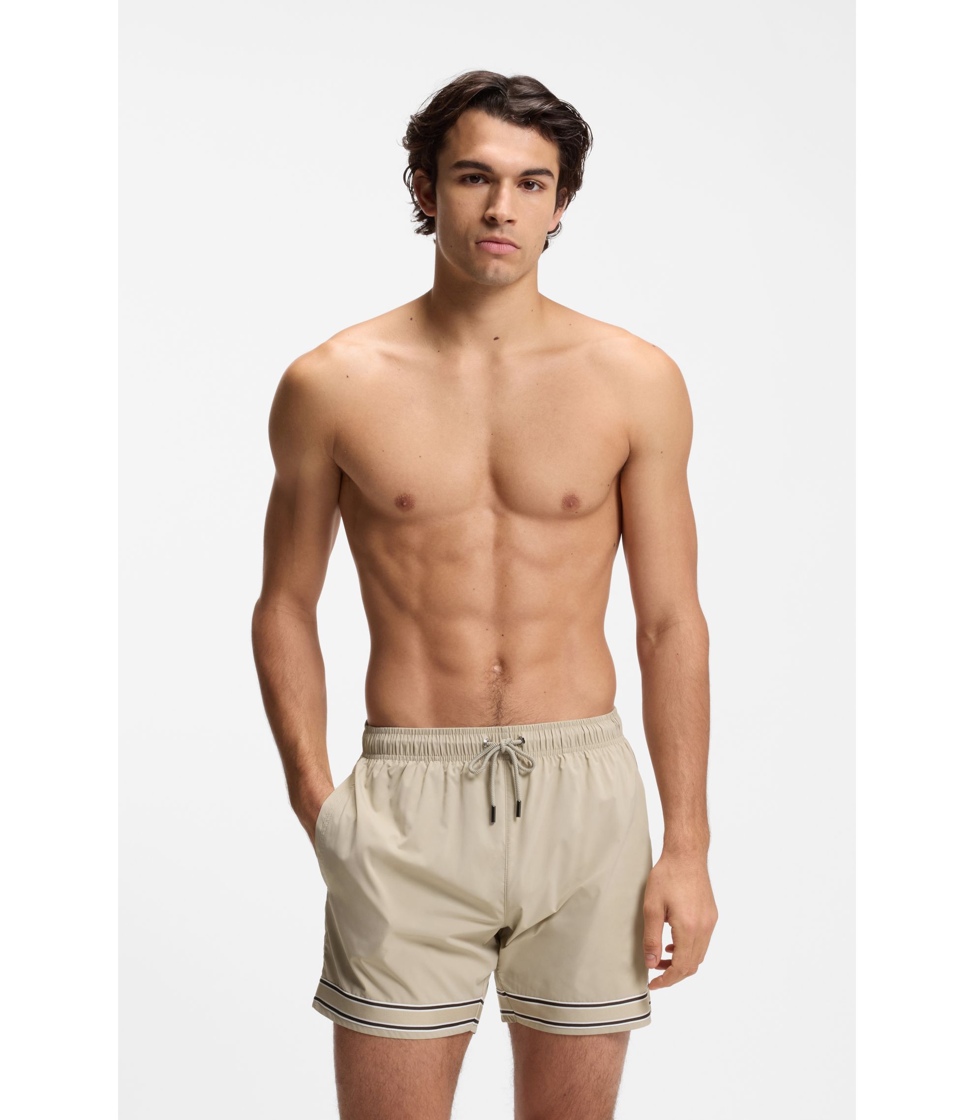 Badeshorts mit Tunnelzug aus Stretch-Gewebe und Bandbesatz