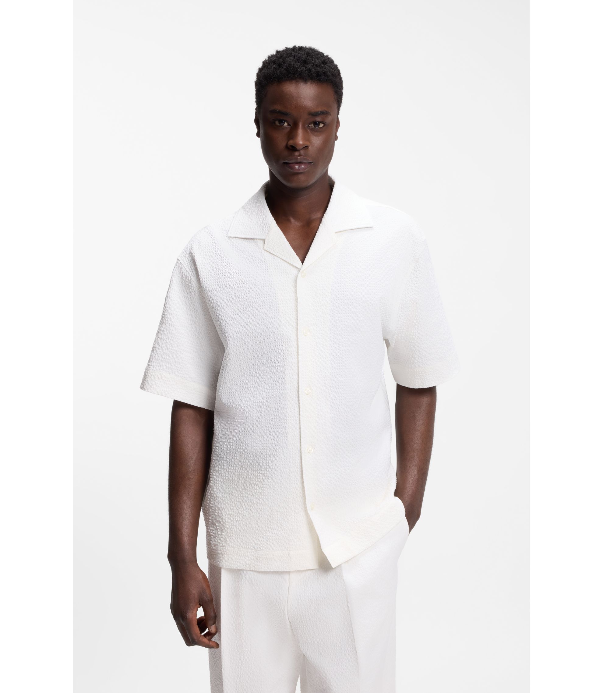 Oversized Kurzarm-Hemd aus Stretch-Baumwolle mit Seersucker-Struktur