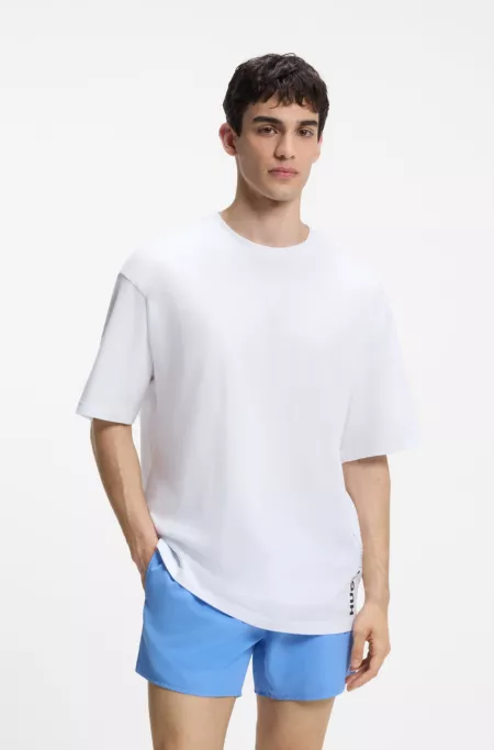 Camiseta oversize fit de algodón con estampado de logos repetidos