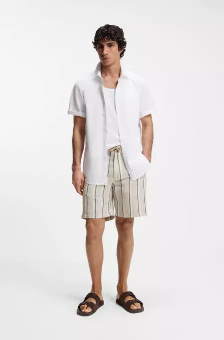 Striped shorts in a linen-cotton blend
