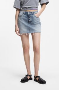 Jupe en jean bleu avec braguette boutonn&eacute;e apparente, bleu clair