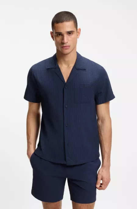 Camisa regular fit en tejido de sirsaca