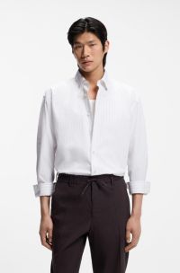 Chemise coupe d&eacute;contract&eacute;e en popeline de coton &agrave; rayures, Rayures blanches
