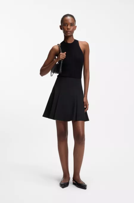 Minifalda acampanada con pliegues