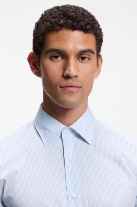 Slim-fit shirt in high-performance striped poplin