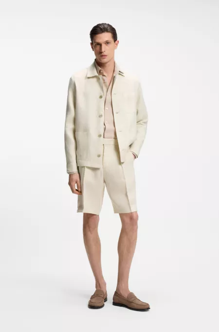 Shorts tapered fit de lino con pinzas delanteras