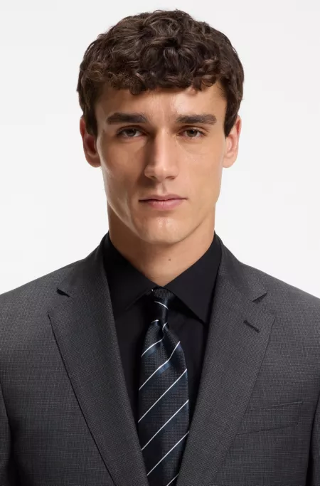 Silk tie with diagonal stripes