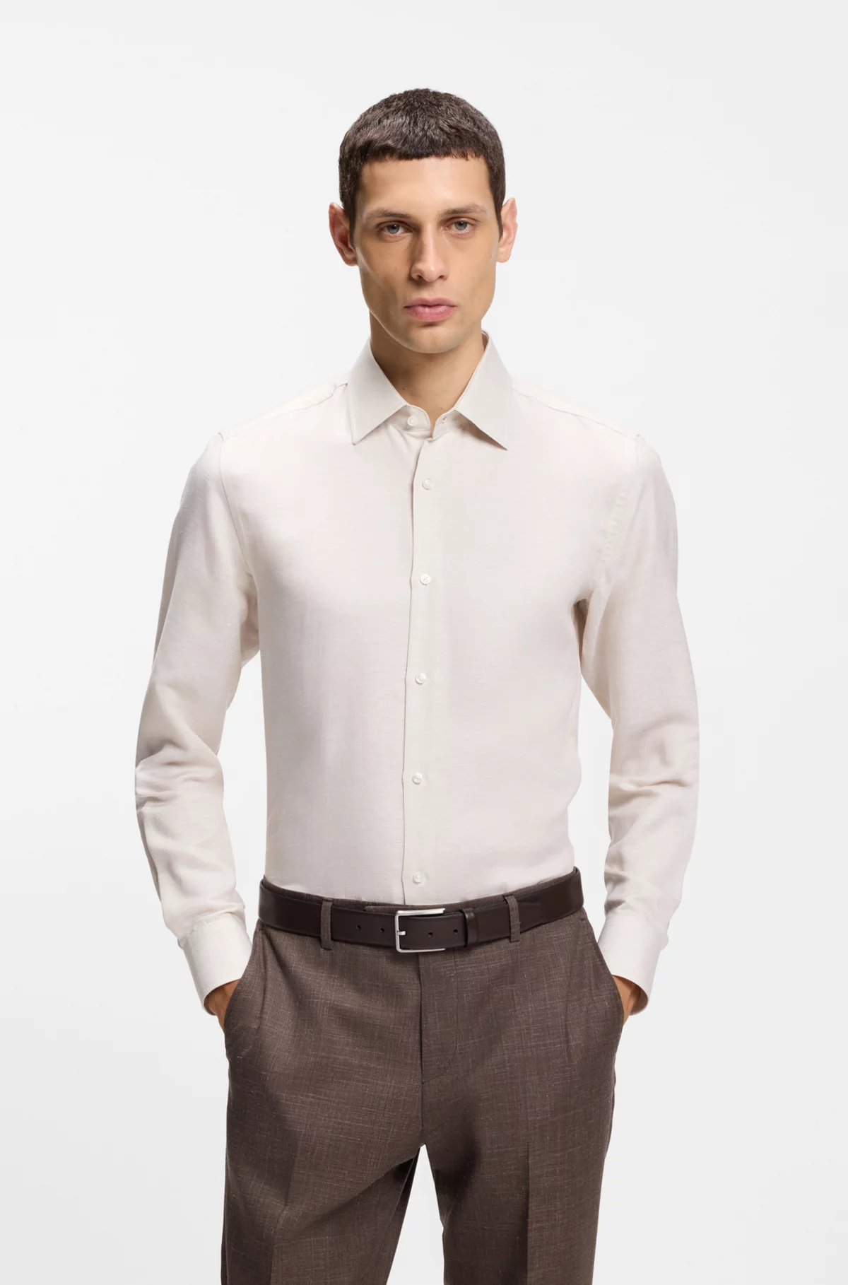 Slim-Fit Hemd aus Twill aus einem Leinen-Mix, Hellbeige
