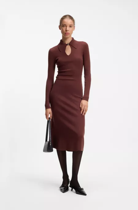 Vestido midi slim fit con cuello de polo con abertura