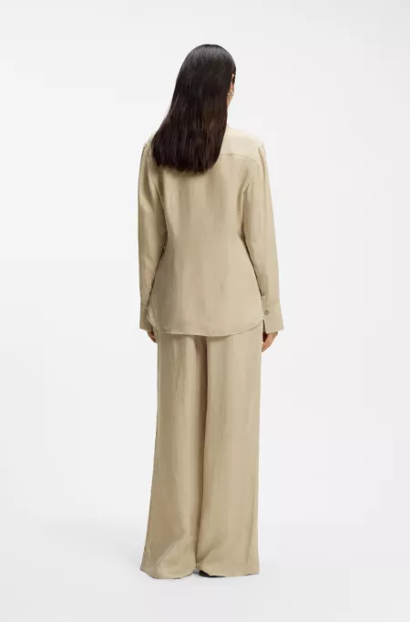 Regular-fit blouse with concealed closure