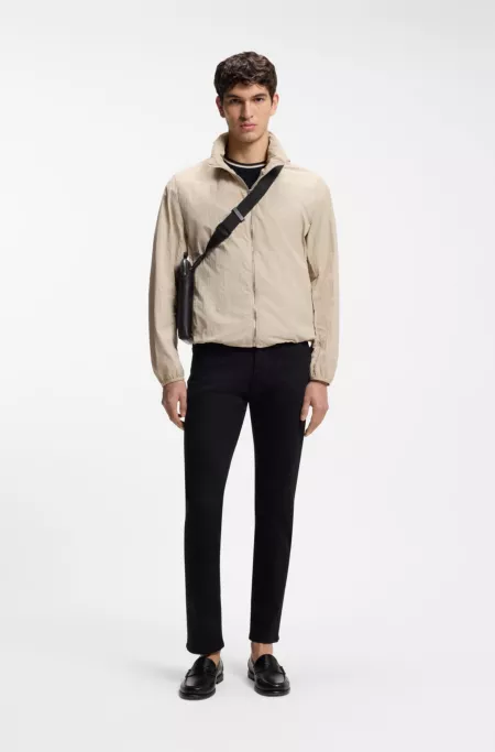 Bolso tipo sobre con estampado de monogramas