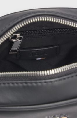 Bolso mensajero con detalles de monograma, Negro