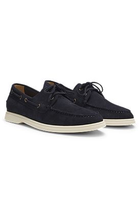 Boat shoes in suede with contrast sole