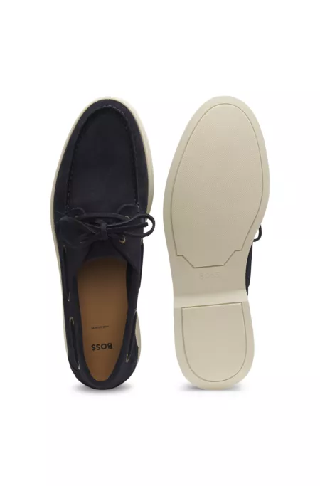 Boat shoes in suede with contrast sole
