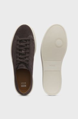 Sneakers in pelle scamosciata con logo goffrato, Marrone scuro