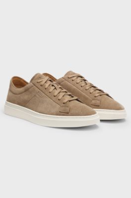 Baskets en cuir su&eacute;d&eacute; avec logo en relief, Beige