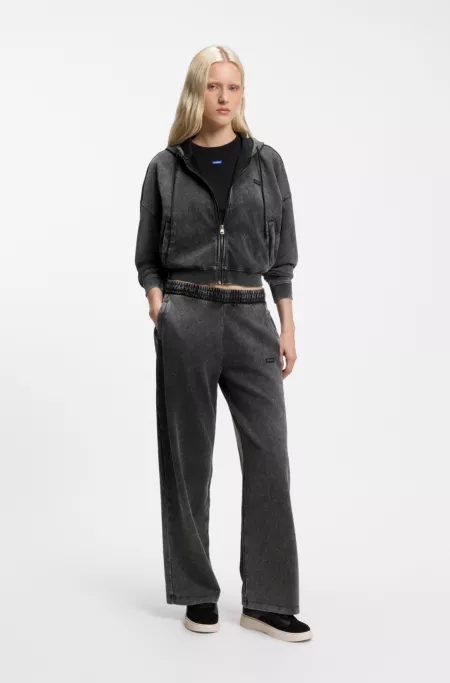Relaxed-fit cropped hoodie with washed box logo